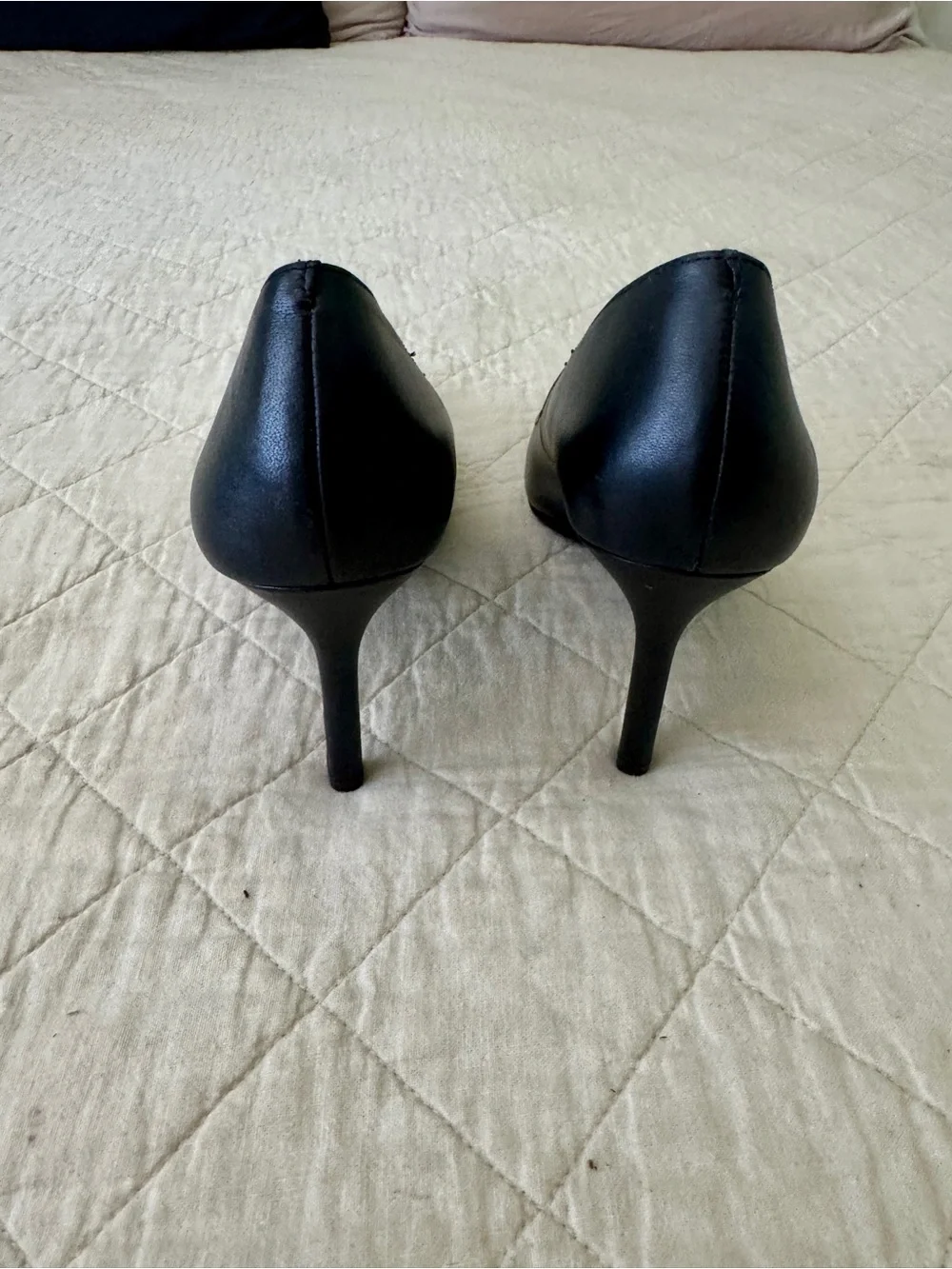 Jessica Simpson Black Pointed Toe Mid-Heel Pumps